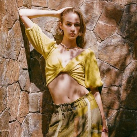 Urban Outfitters | NWT Lena Twist-Front Cropped Top - Picture 3 of 10